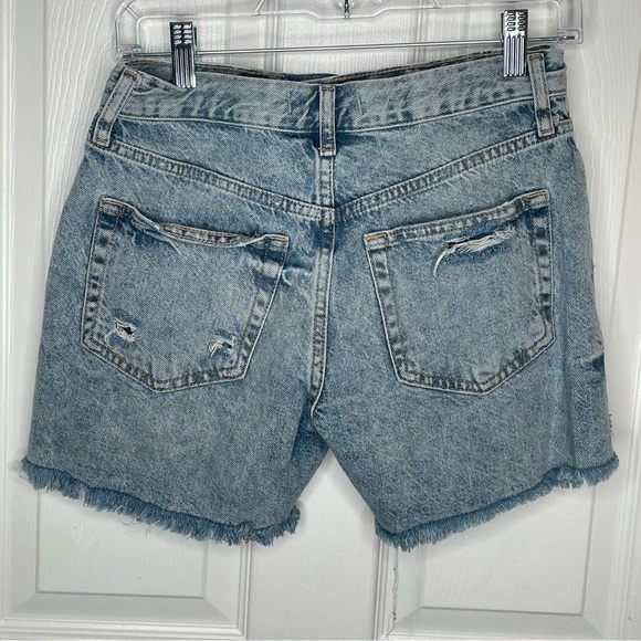 We The Free Maggie Mid Rise Distressed Short in Kiss Me Wash Boho Bohemian 25 - Picture 4 of 15